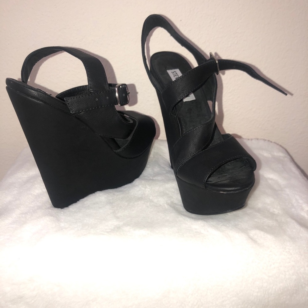 Steve Madden Black Wedges
